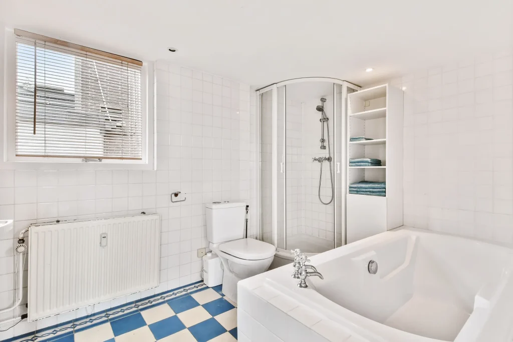 bathroom with marble walls